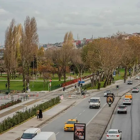 Waterfront Apartment By The Tram - Terrace With Dome & Golden Horn View In Fatih Istanbul Exterior foto