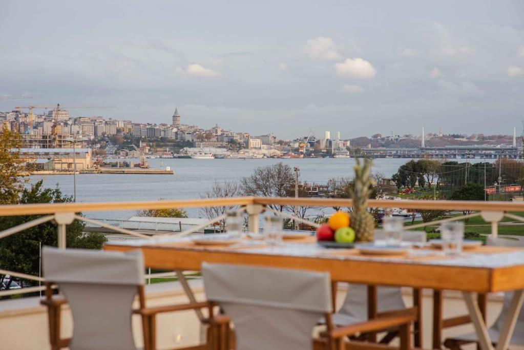 Waterfront By The Tram - Terrace With Dome & Golden Horn View In Fatih Apartament