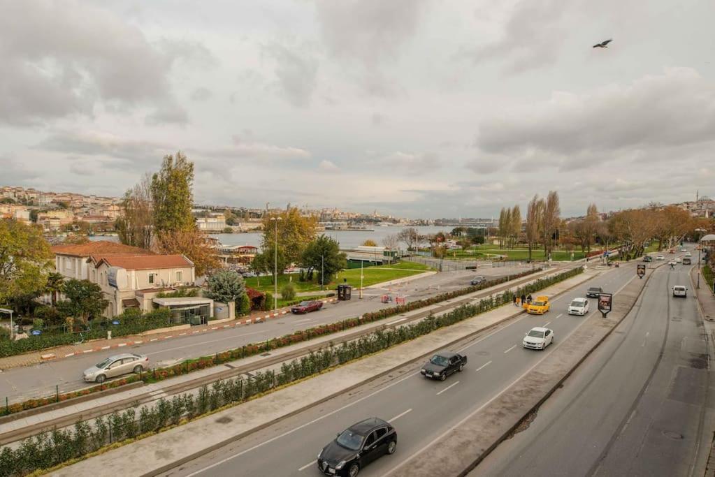 Waterfront By The Tram - Terrace With Dome & Golden Horn View In Fatih * Istanboel