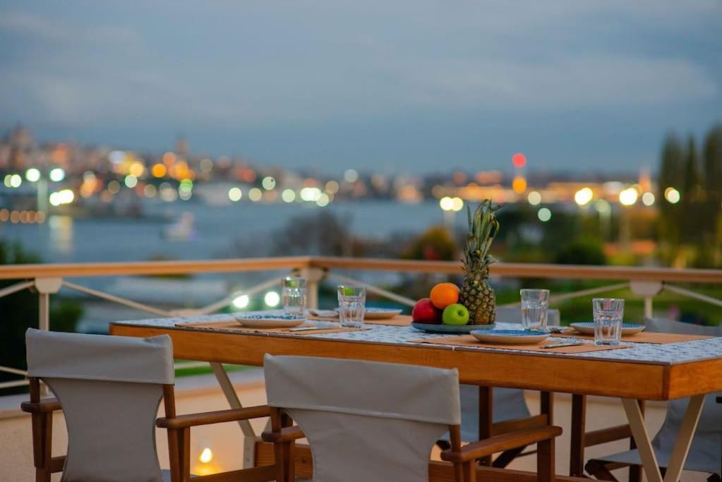 Waterfront By The Tram - Terrace With Dome & Golden Horn View In Fatih Istanboel