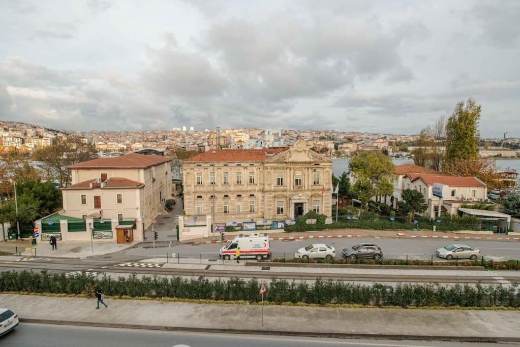 Waterfront By The Tram - Terrace With Dome & Golden Horn View In Fatih Apartament Istanbul