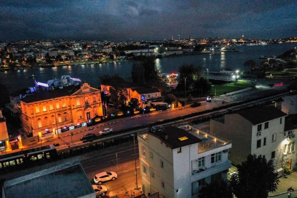 Waterfront By The Tram - Terrace With Dome & Golden Horn View In Fatih Apartament *