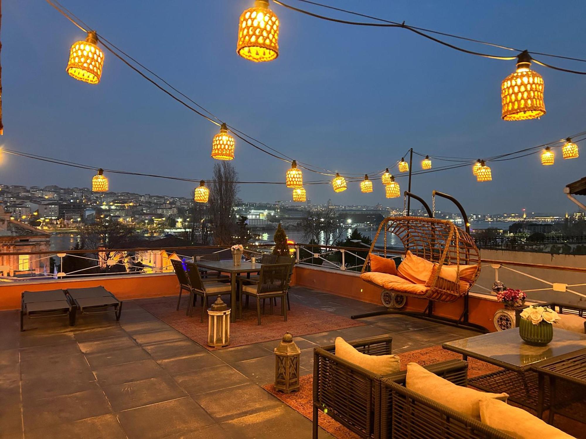 Waterfront By The Tram - Terrace With Dome & Golden Horn View In Fatih Istanboel