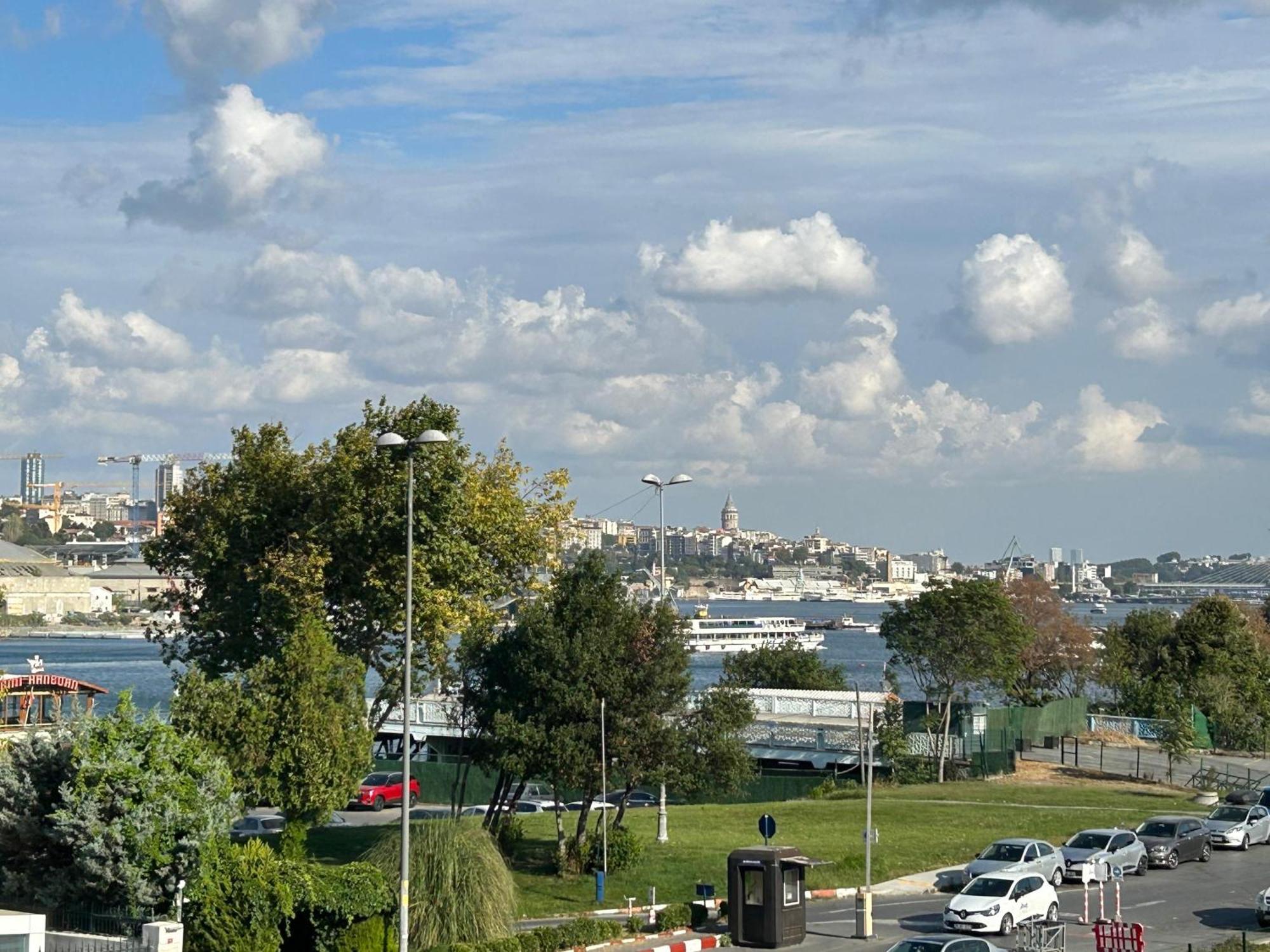 Waterfront By The Tram - Terrace With Dome & Golden Horn View In Fatih Istanboel
