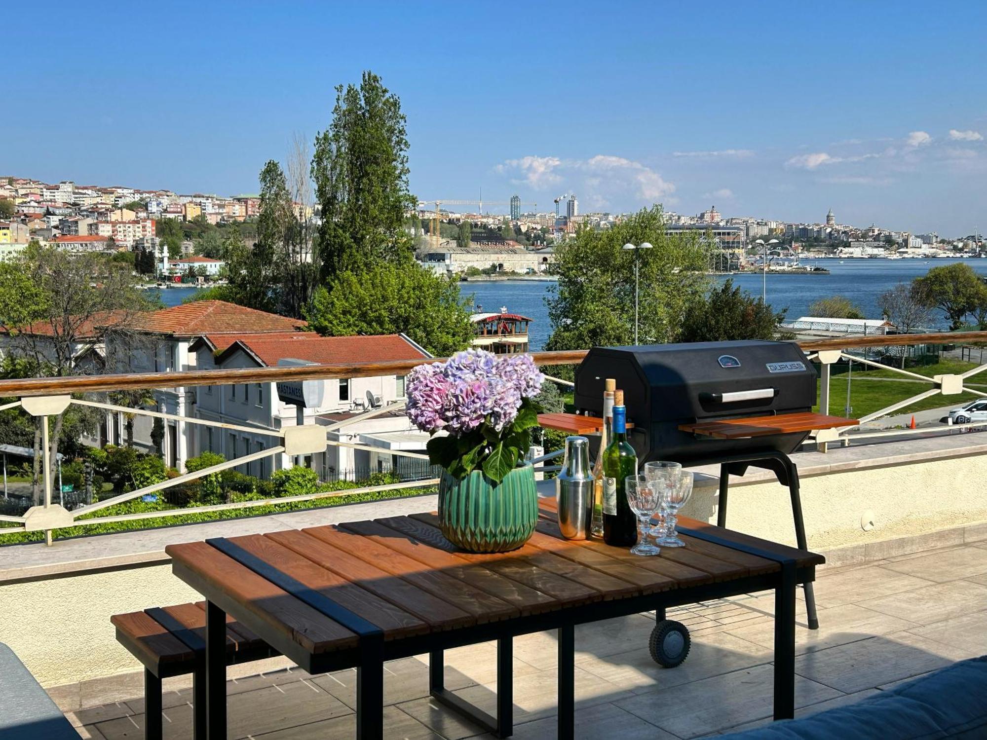 Waterfront By The Tram - Terrace With Dome & Golden Horn View In Fatih Apartament